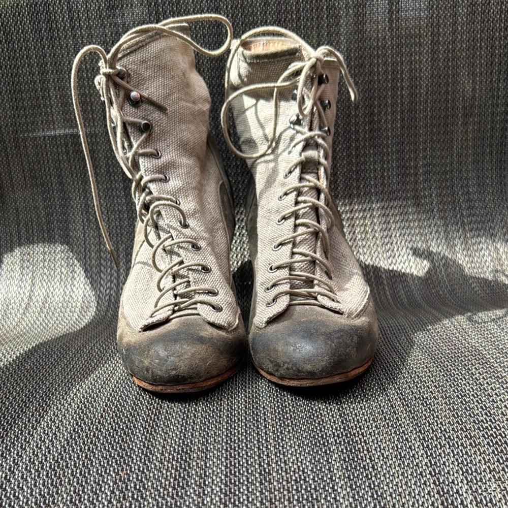 Rag &Bone size 41, us 11, Lace Up Boots with Distressed Suede Finish